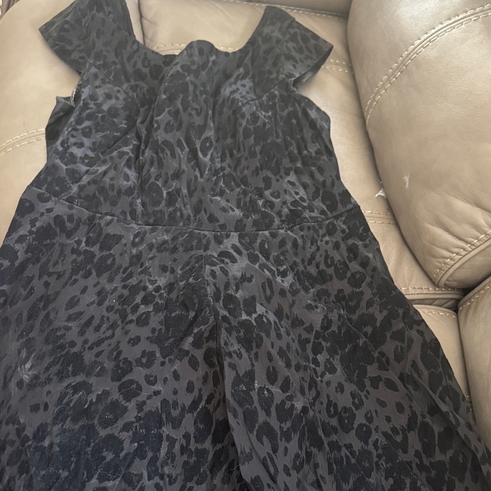 Snap Black Top with Subtle Texture
